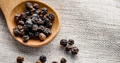 Avantages étonnants pour la santé de l'huile essentielle de poivre noir