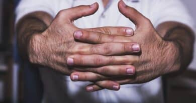 関節の痛み、耳の痛み、しゃっくり、鼻づまりの理由