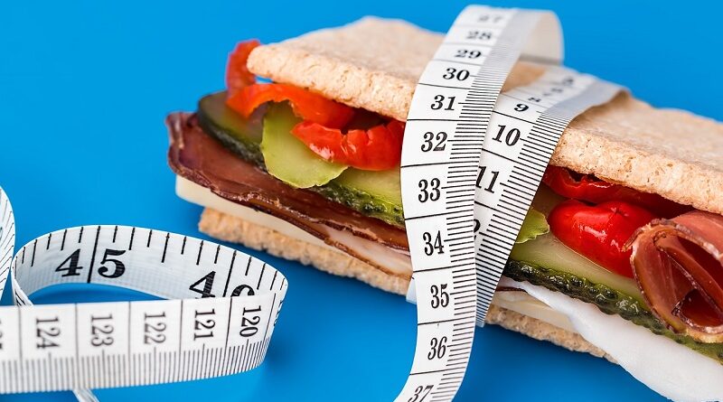 Kan du verkligen minska din mage genom att äta mindre?