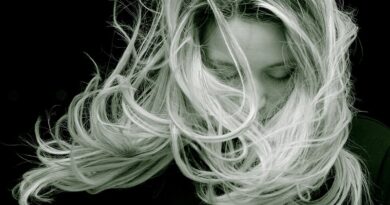 ¿Puede la caspa provocar la caída del cabello? Lo que debes saber