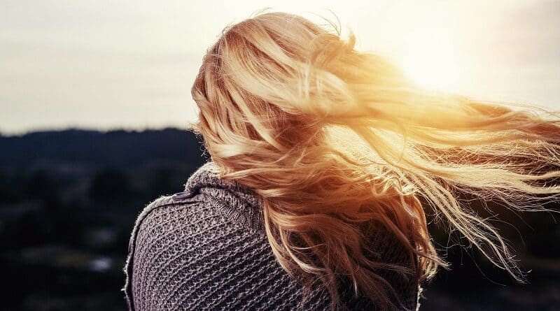 Olio di Bhringraj: Un approccio ayurvedico per risolvere i problemi dei capelli