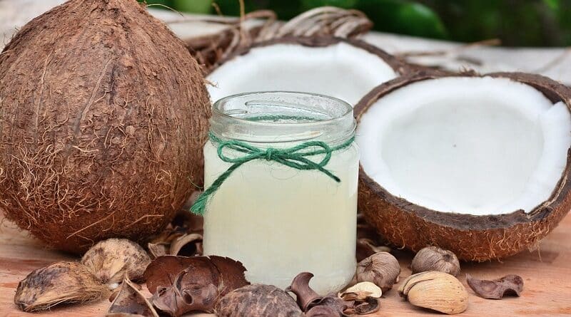 Mengapa minyak kelapa adalah satu-satunya produk kulit yang Anda butuhkan