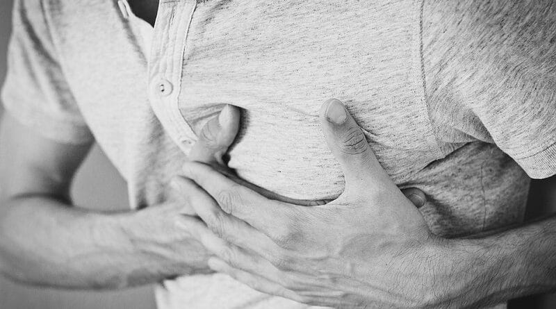 Cómo provoca el ejercicio dolor torácico en los deportistas adolescentes