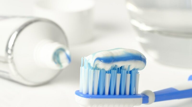 Почему не стоит пропускать вечернюю чистку зубов