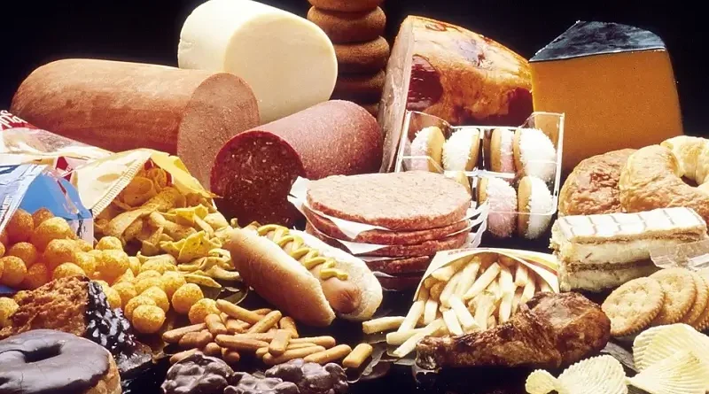 Przetworzona żywność szkodzi nam: czy możemy kupować zdrowo?